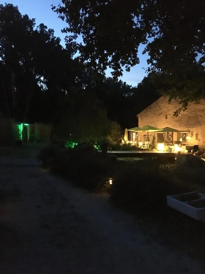 Le Mas Aux Aromes Puget Bed & Breakfast