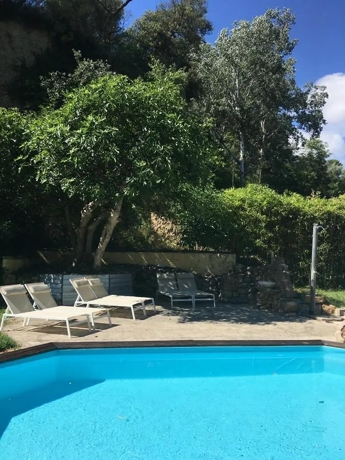 Le Mas Aux Aromes Bed & Breakfast Puget