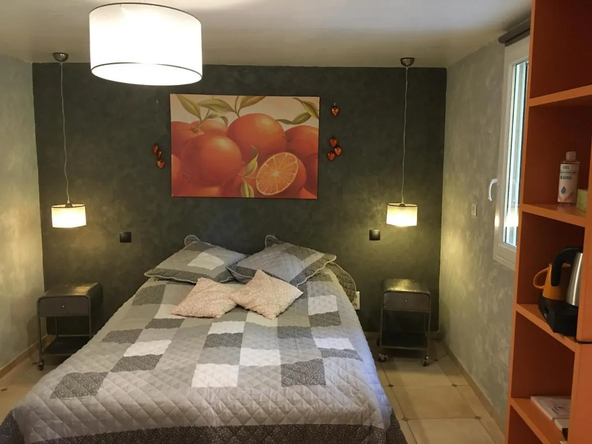 Le Mas Aux Aromes Bed & Breakfast Puget France